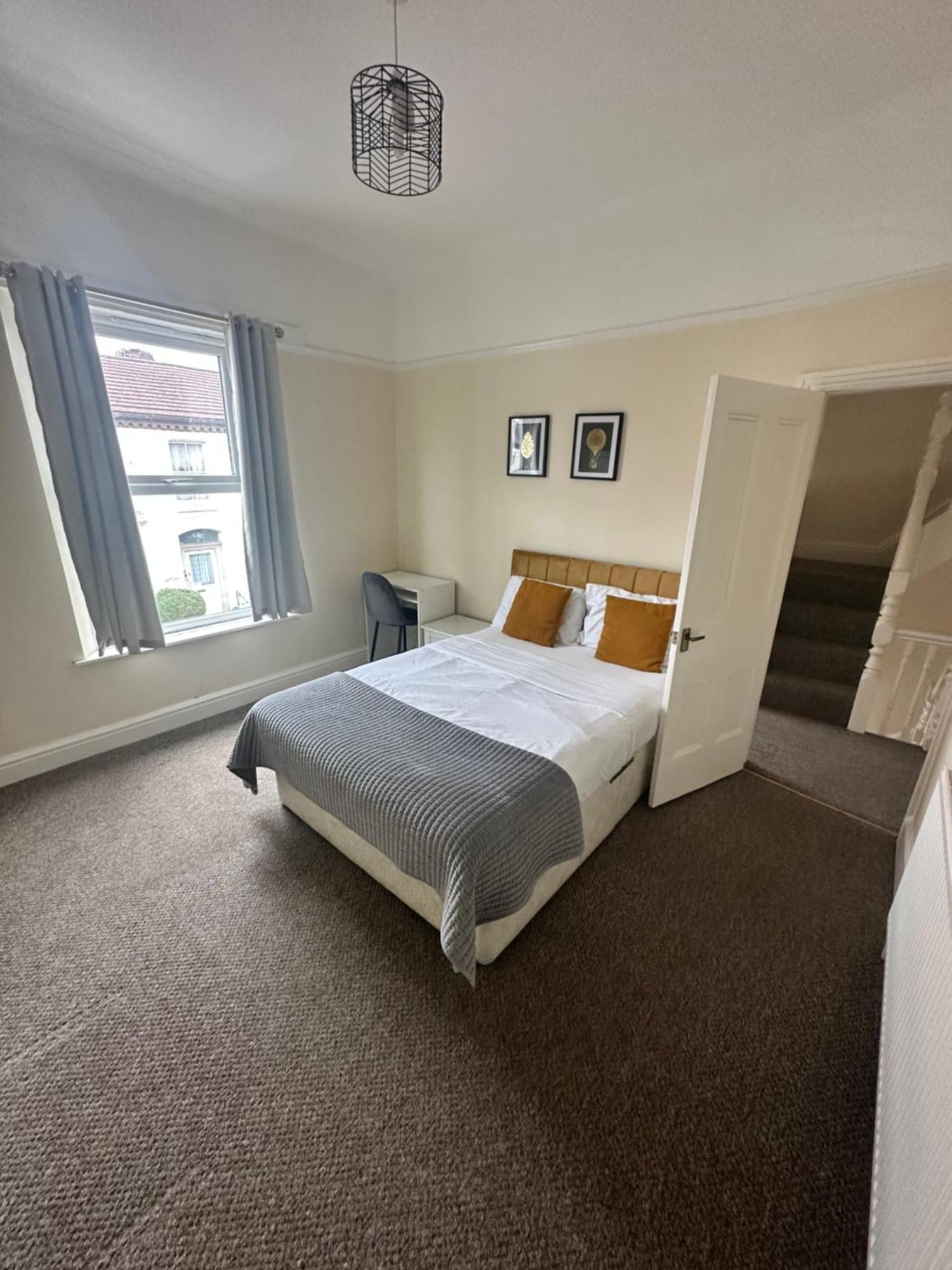 Modern 5 Bedroom House Near Lark Lane Liverpool Exterior foto
