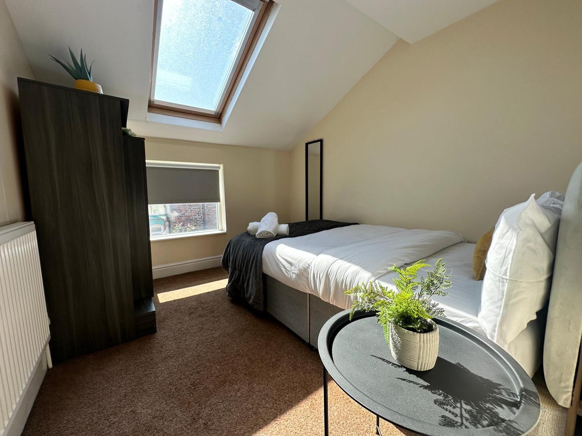 Modern 5 Bedroom House Near Lark Lane Liverpool Exterior foto